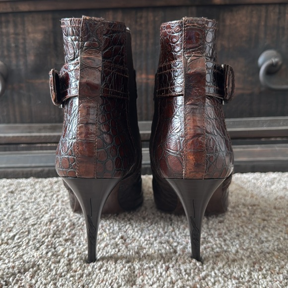 Donald J Pliner Heeled Ankle Boots - Picture 7 of 9